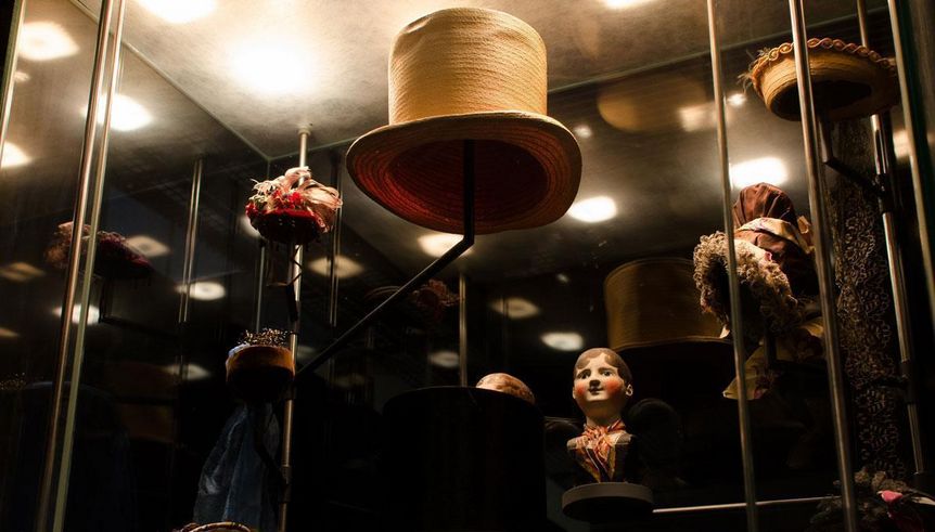 Chapeaux au musée de la Mode du château résidentiel de Ludwigsbourg 